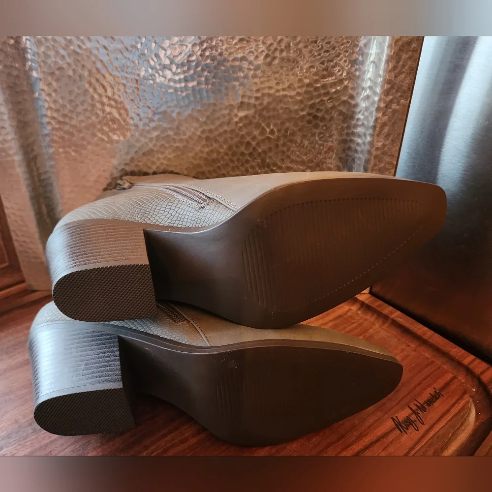 JustFab Just FabGrey Carlee‎ Side Zip Ankle Booties NWOB